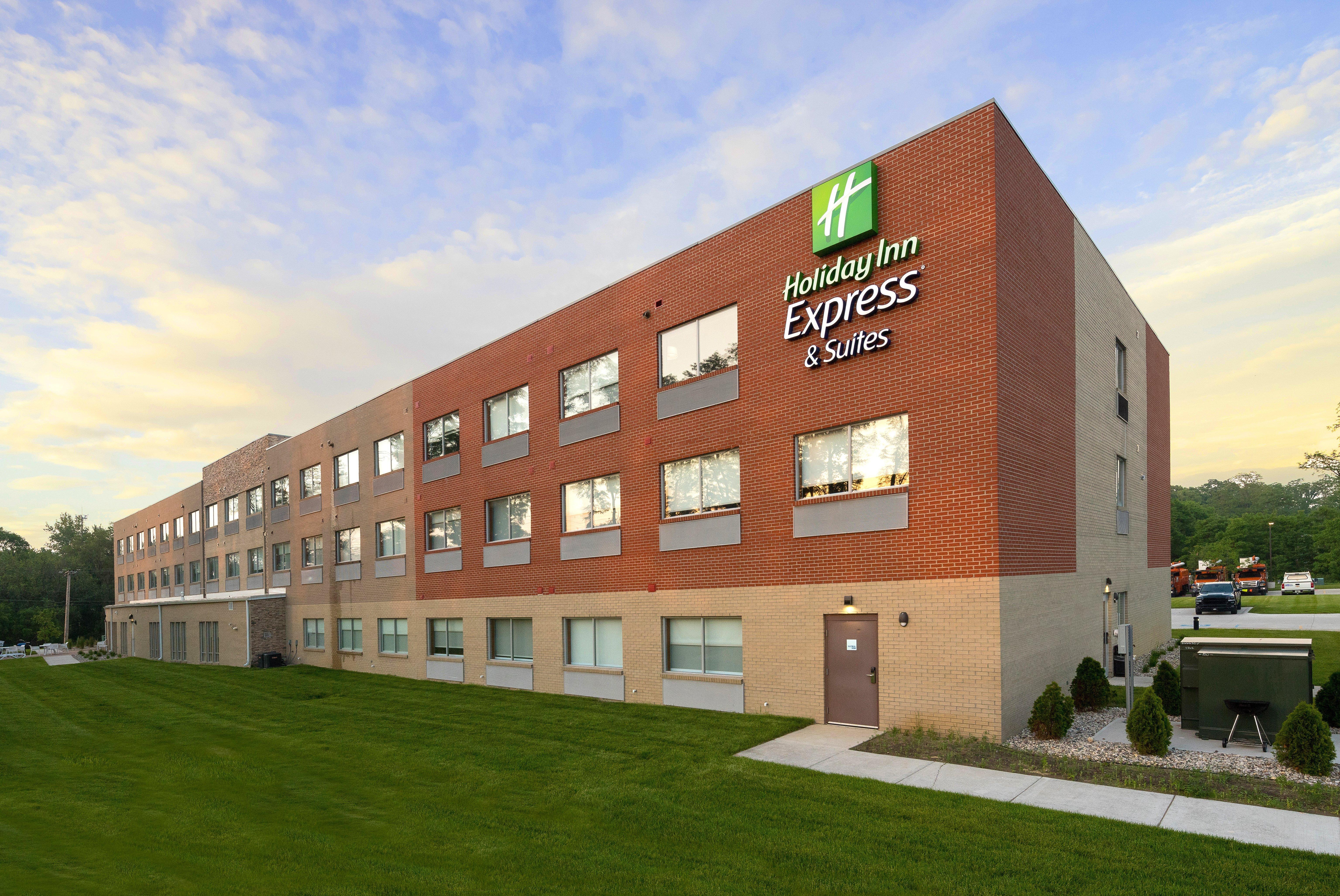 Holiday Inn Express & Suites - Portage By Ihg Екстериор снимка