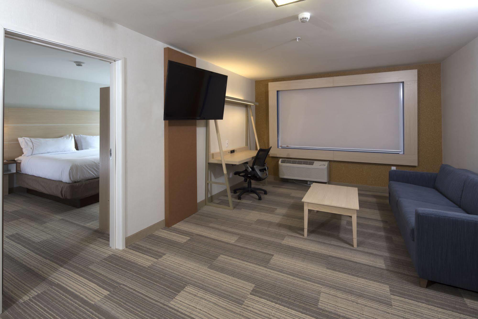 Holiday Inn Express & Suites - Portage By Ihg Екстериор снимка