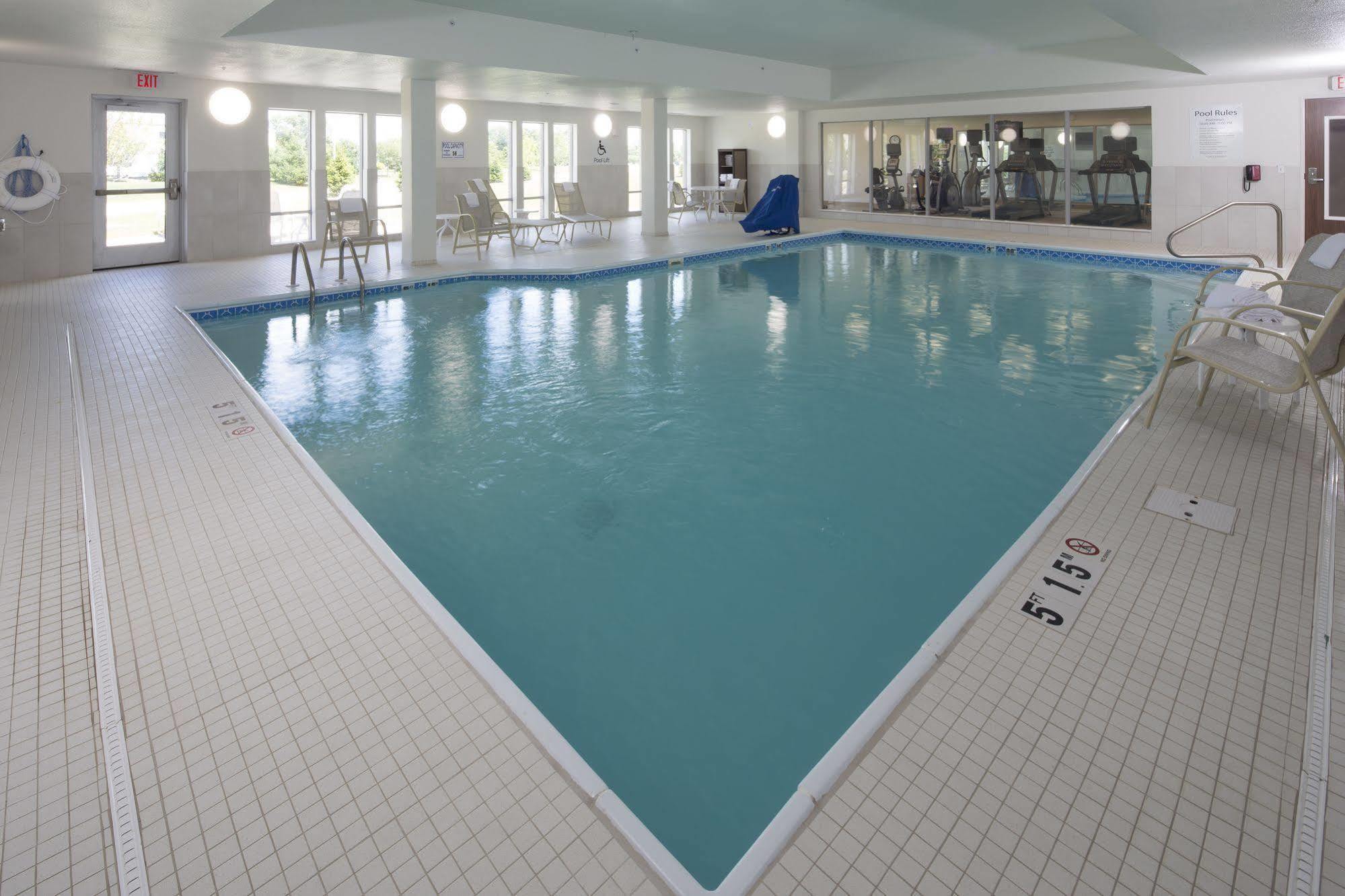 Holiday Inn Express & Suites - Portage By Ihg Екстериор снимка